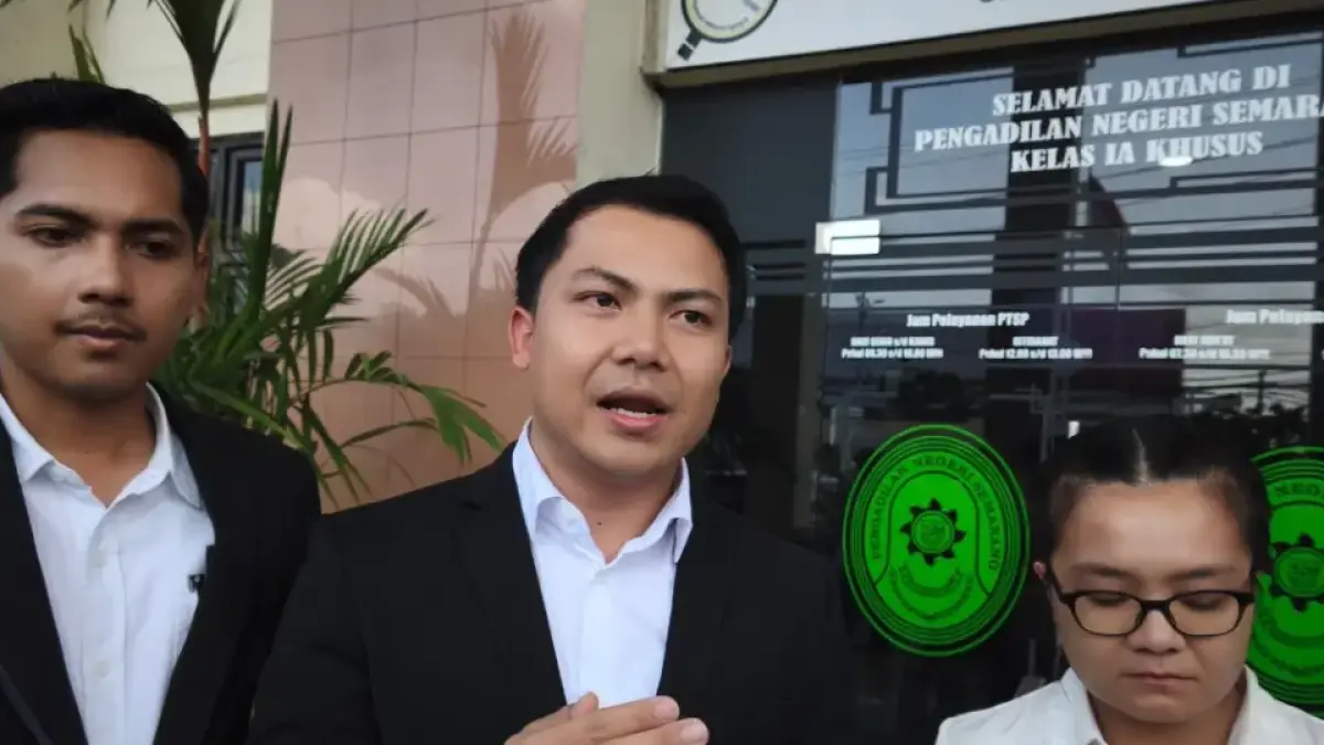 Tim kuasa hukum terpidana Bella Puspitasari memberikan keterangan usai sidang pembuktian di Pengadilan Negeri Semarang, Senin (11/5/2026).