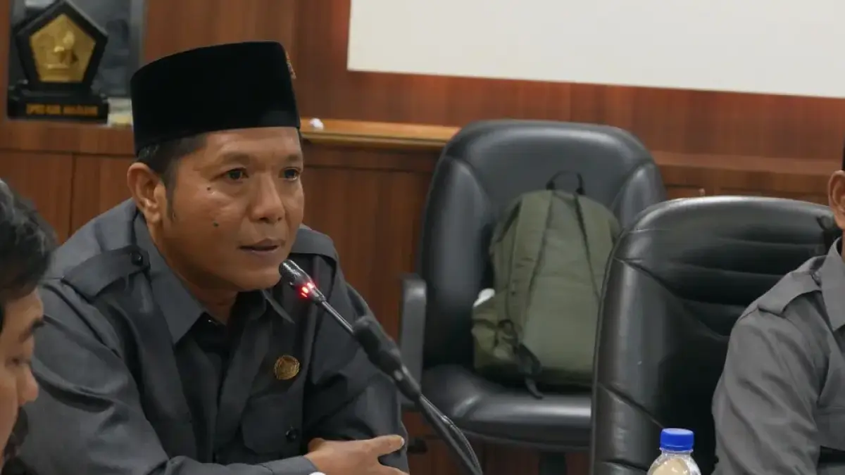 “Penanganan sampah itu harus terintegrasi dengan tata ruang. Kalau tidak, potensi bencana lingkungan bisa terjadi kapan saja.” ALFAN YUSFI, Anggota Komisi A DPRD Jember. (SIDKIN ALI/RADAR JEMBER)