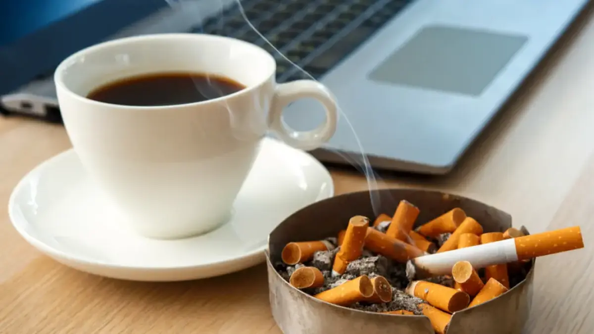 Visualisasi Merokok Sembari Meminum Kopi