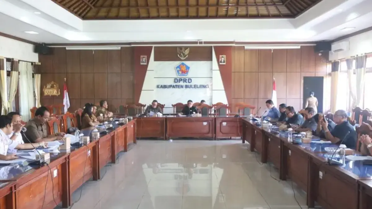 Rapat Kerja pembahasan Laporan Keterangan Pertanggungjawaban (LKPJ) Bupati Buleleng Tahun 2025. (Dian Suryantini/Bali Express)